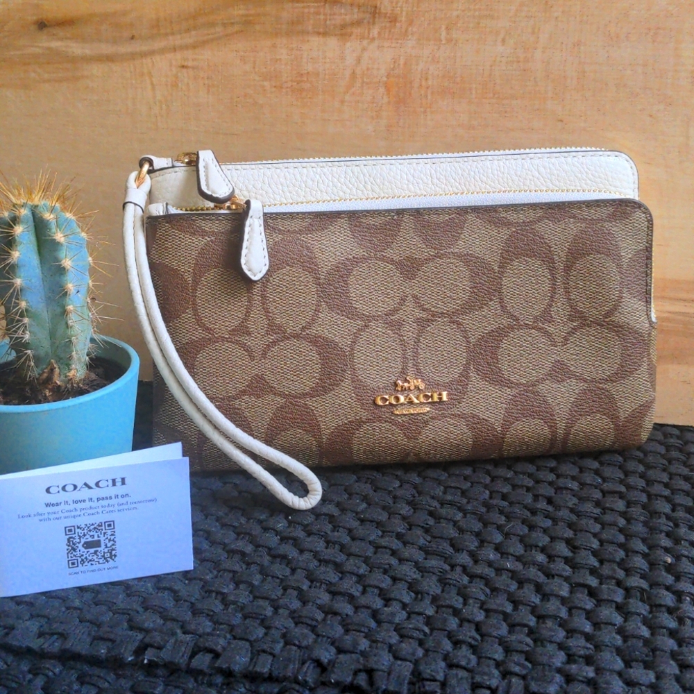 Brand New Coach Double Zipper Wristlet